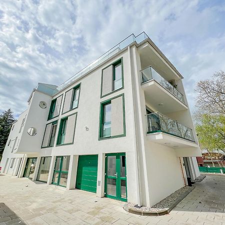 Villa Bauhaus Wellness Apartments 207 - Petiteplage Siofok Ngoại thất bức ảnh