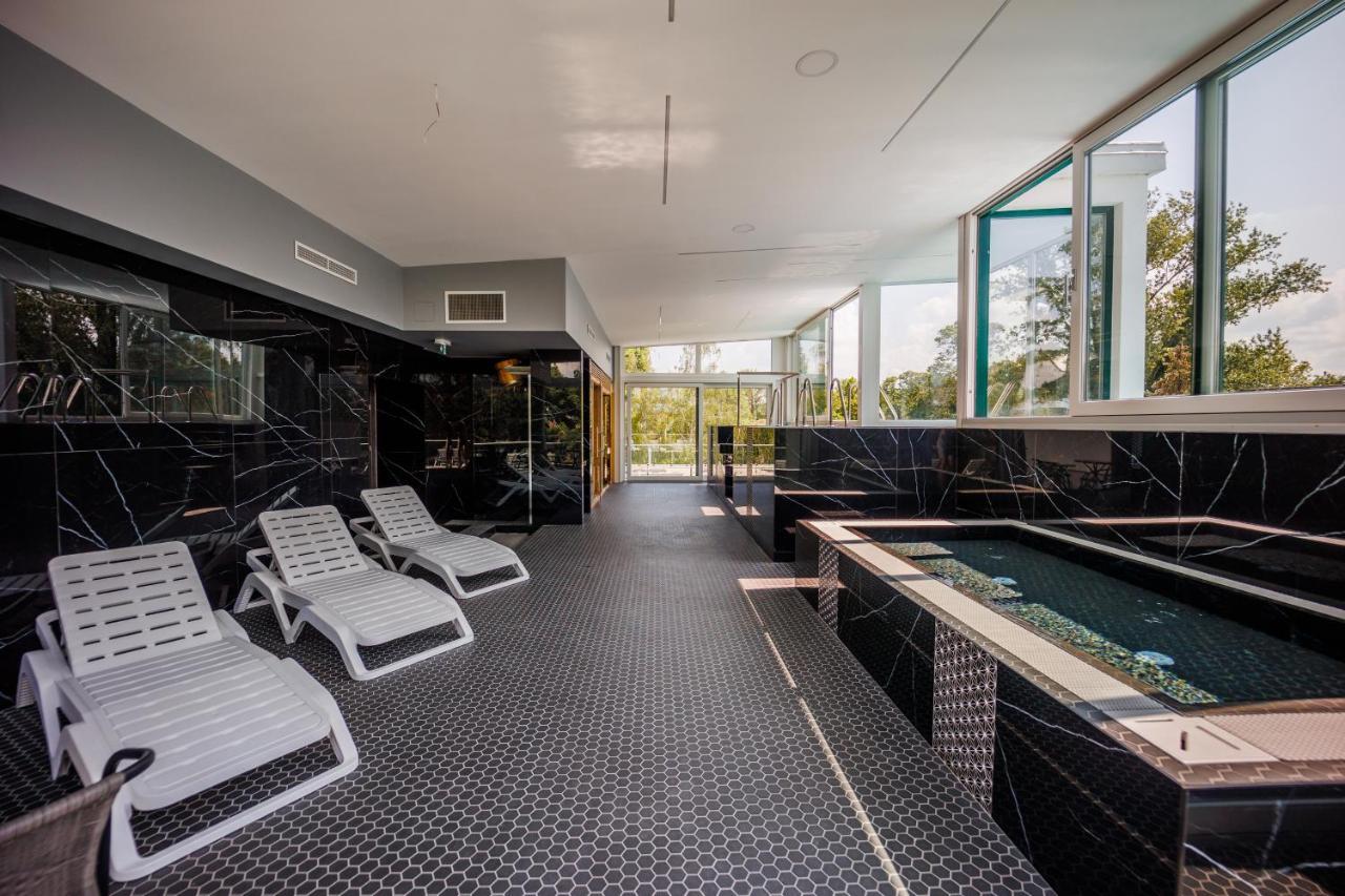 Villa Bauhaus Wellness Apartments 207 - Petiteplage Siofok Ngoại thất bức ảnh