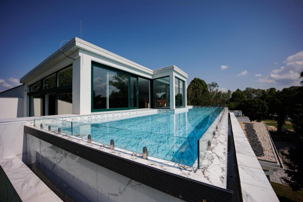 Villa Bauhaus Wellness Apartments 207 - Petiteplage Siofok Ngoại thất bức ảnh