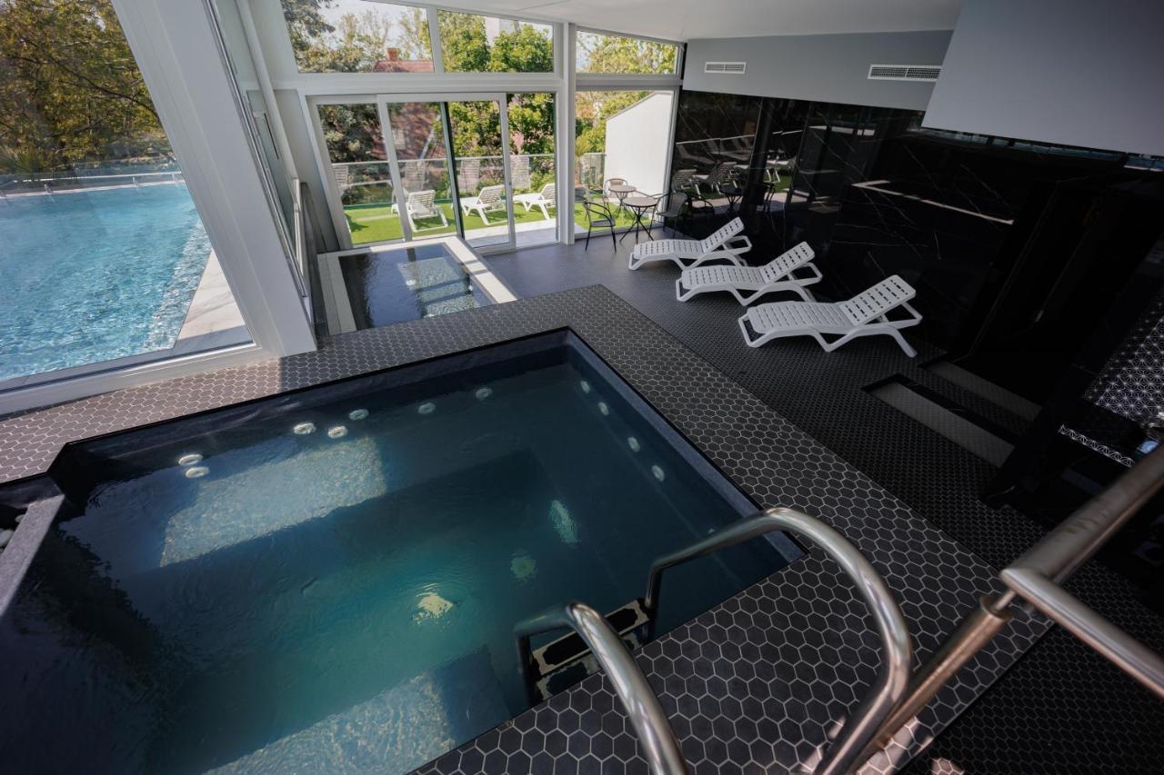 Villa Bauhaus Wellness Apartments 207 - Petiteplage Siofok Ngoại thất bức ảnh
