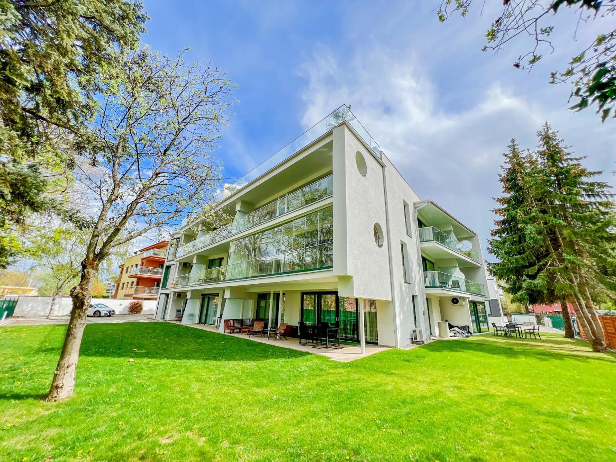 Villa Bauhaus Wellness Apartments 207 - Petiteplage Siofok Ngoại thất bức ảnh